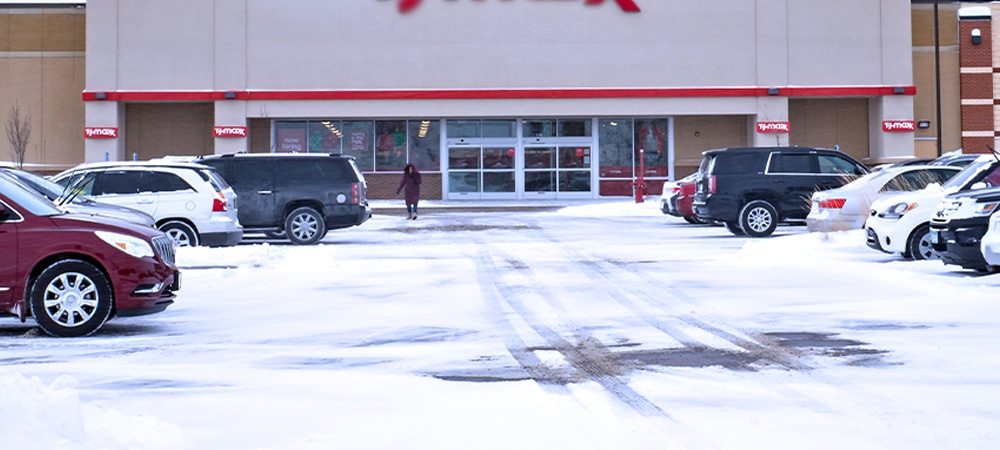 snow removed from parking and enterence