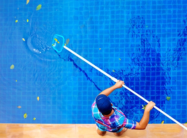automatic cover keeps leaves out of pool automatic cover keeps leaves out of pool