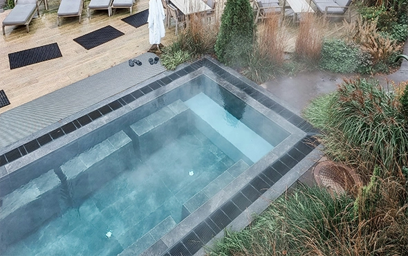 hot tubs and swim gallery image four