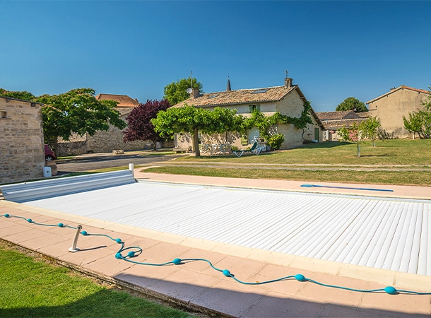 pool cover helps to retain heat and reduce water evaporation pool cover helps to retain heat and reduce water evaporation