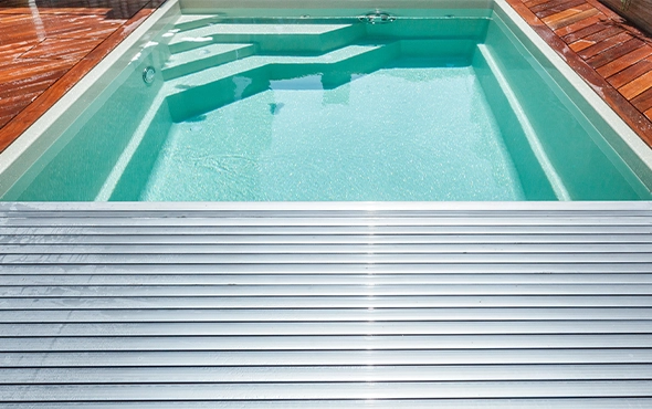 automatic pool cover