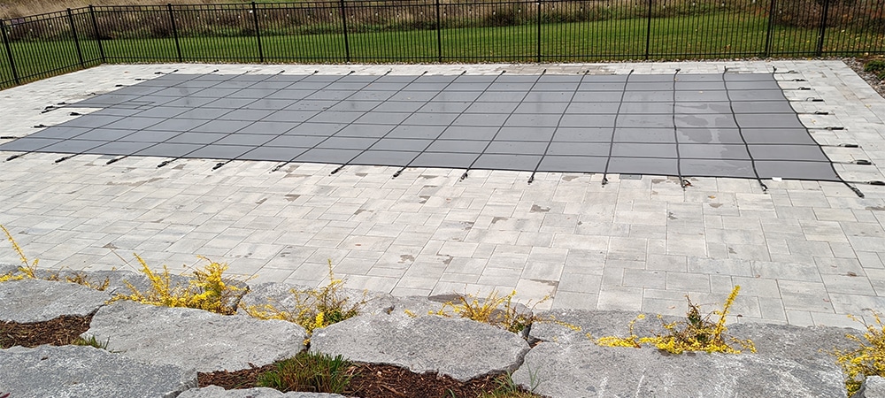 cover fits tightly over the pool